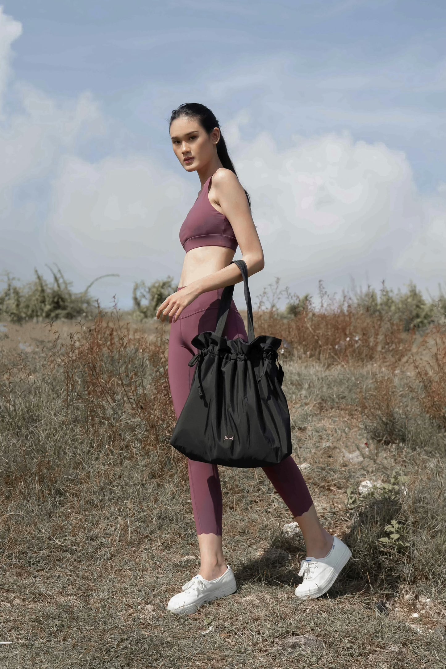 The Harvest Carryall (Jet Black)
