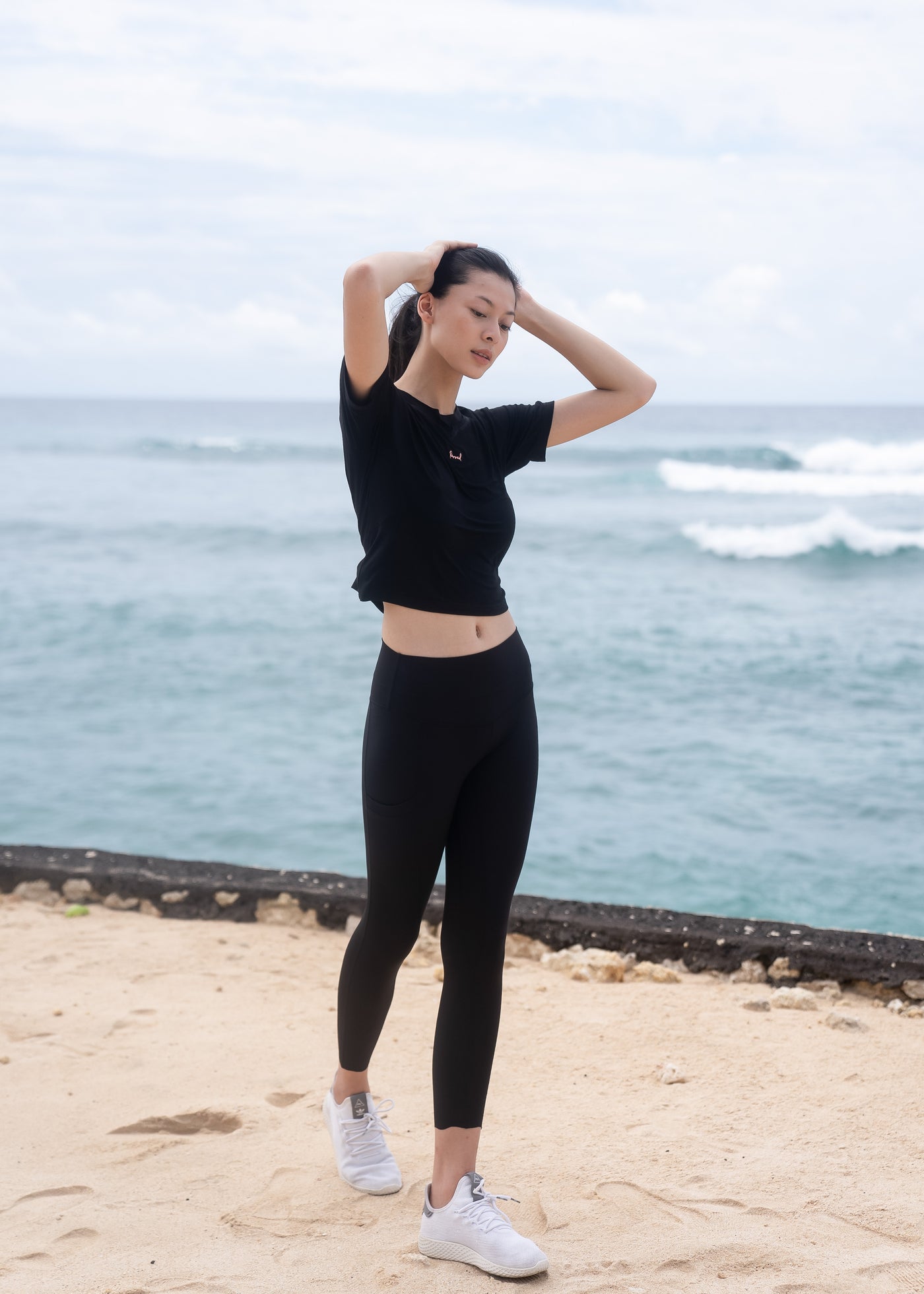 Relaxed Crew Neck Tee (Jet Black)